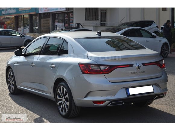 EKSPRES PLAZA'DAN 2023 RENAULT MEGANE 1.3 TCe ICON LPG