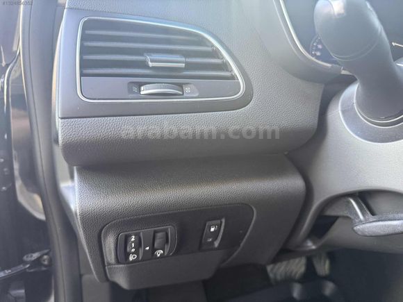 DİYAR MOTORS DAN 2024 MEGANE ICON CAM TAVAN SİYAH 85.000 KM