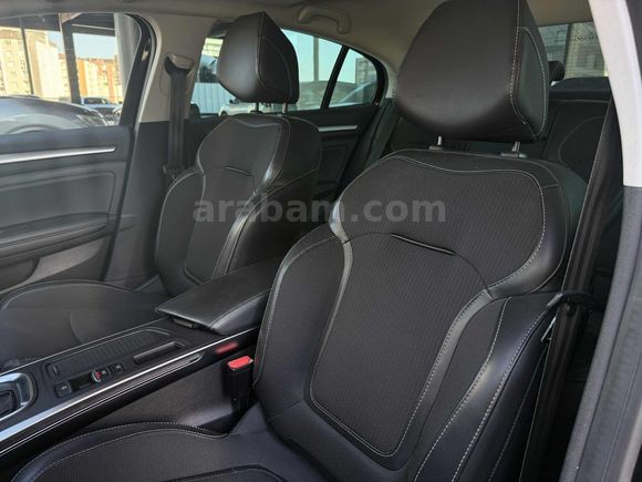 DİYAR MOTORS DAN 2024 MEGANE ICON CAM TAVAN SİYAH 85.000 KM