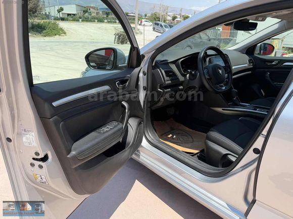 RAMAZAN'DAN 2024 MODEL RENAUL MEGANE 1.3 TCE 140 HP İCON HATASIZ