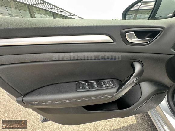 BOYASIZ - 2024 MODEL MEGANE 1.3 TCE İCON - CAM TAVANLI