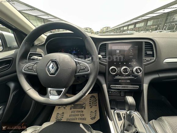BOYASIZ - 2024 MODEL MEGANE 1.3 TCE İCON - CAM TAVANLI