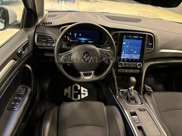 HATASIZ CAM TAVAN ICON MEGANE