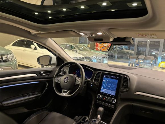 HATASIZ CAM TAVAN ICON MEGANE