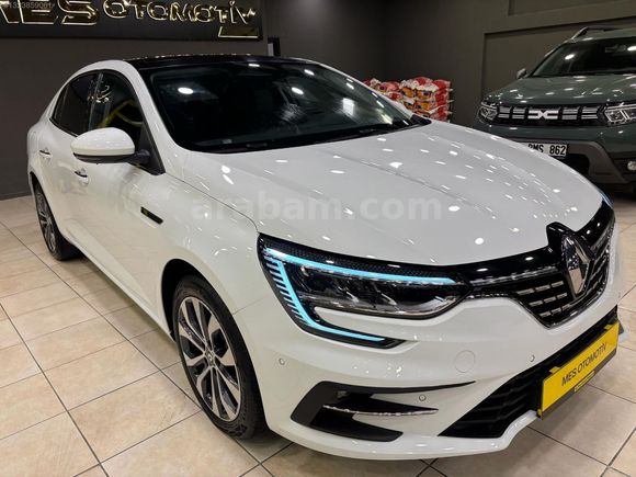 HATASIZ CAM TAVAN ICON MEGANE