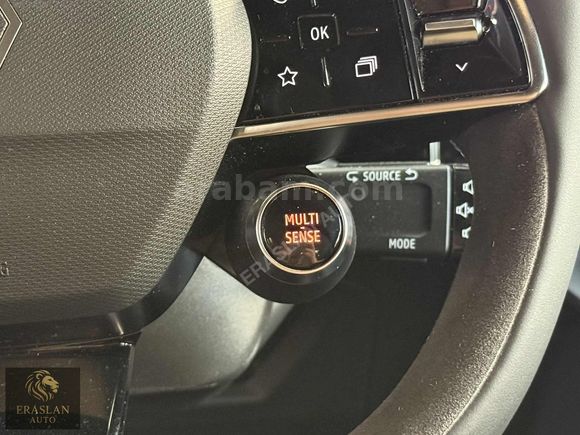 RENAULT CLİO 1.2 TCE ESPRİT ALPİNE LANSMAN RENK SIFIR AYARINDA