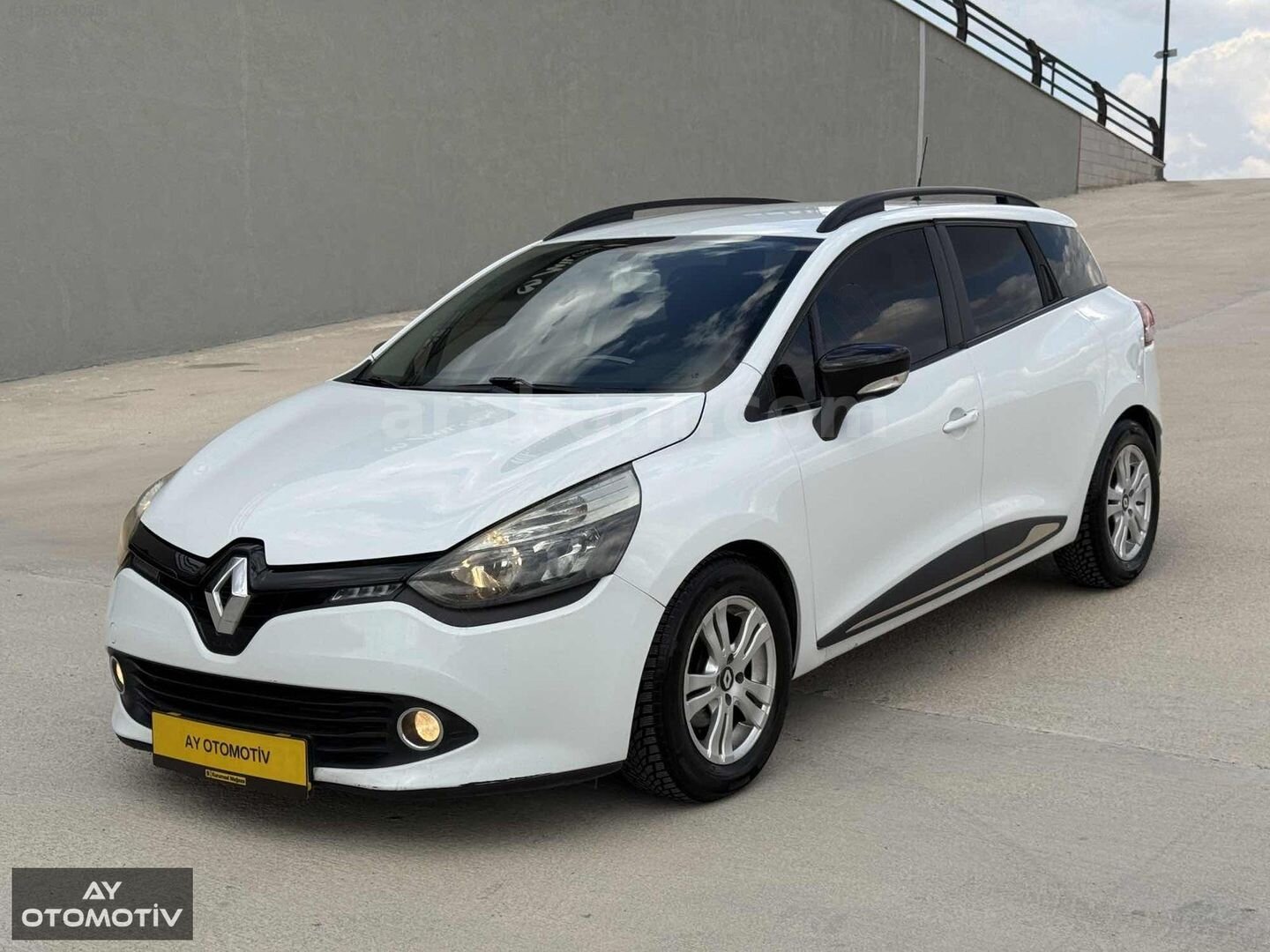 Galeriden Renault Clio 1.2 SportTourer Joy 2013 Model Ankara 221.500 km Beyaz 5