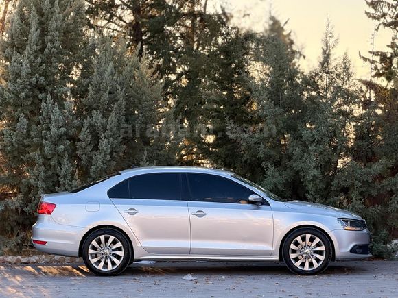 ACİL SATILIK 2011 JETTA SIFIR AYARINDA