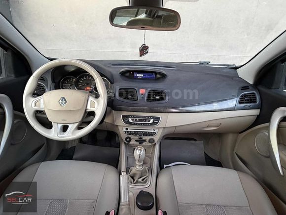 SEL-CAR'dan-2011-RENAULT MEGAN-PRİVİLEGE-DİZEL-MANUEL-SUNROOF