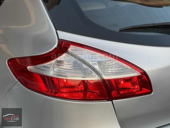 SEL-CAR'dan-2011-RENAULT MEGAN-PRİVİLEGE-DİZEL-MANUEL-SUNROOF