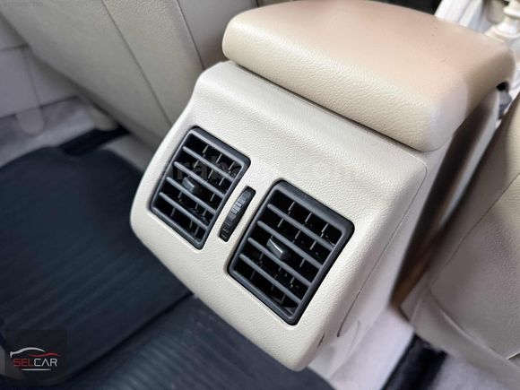 SEL-CAR'dan-2011-RENAULT MEGAN-PRİVİLEGE-DİZEL-MANUEL-SUNROOF