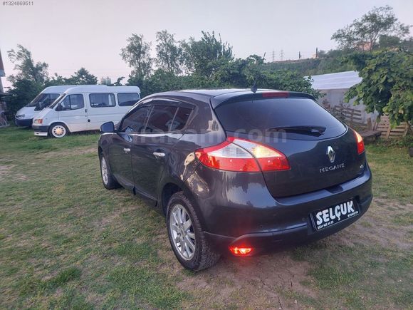 2012 MEGANE III 1.5 DCİ OTOMATİK VİTES CAM GİBİ