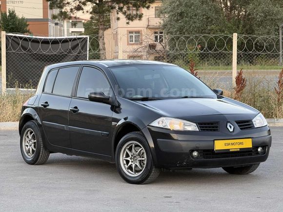 ESR/DEĞİŞENSİZ 3 PARÇA BOYALI TEMİZ BAKIMLI MEGANE