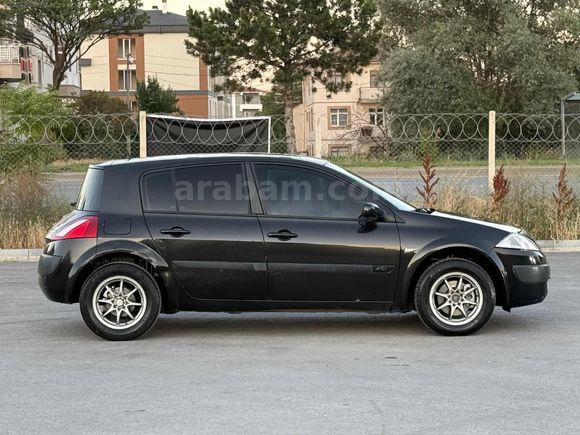 ESR/DEĞİŞENSİZ 3 PARÇA BOYALI TEMİZ BAKIMLI MEGANE