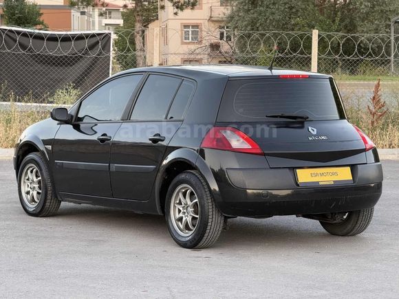 ESR/DEĞİŞENSİZ 3 PARÇA BOYALI TEMİZ BAKIMLI MEGANE
