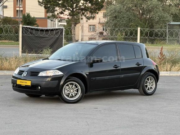 ESR/DEĞİŞENSİZ 3 PARÇA BOYALI TEMİZ BAKIMLI MEGANE