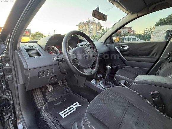 ESR/DEĞİŞENSİZ 3 PARÇA BOYALI TEMİZ BAKIMLI MEGANE