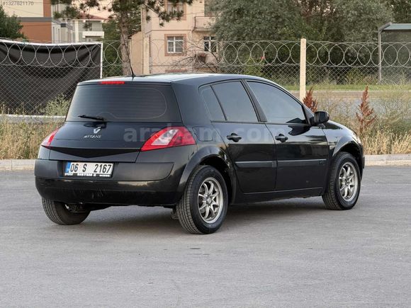 ESR/DEĞİŞENSİZ 3 PARÇA BOYALI TEMİZ BAKIMLI MEGANE