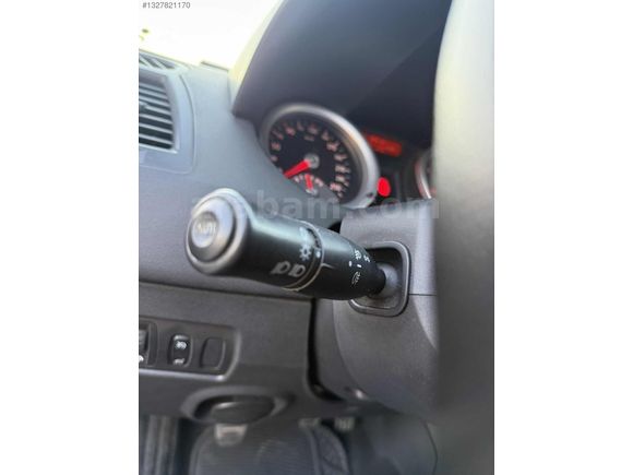 ESR/DEĞİŞENSİZ 3 PARÇA BOYALI TEMİZ BAKIMLI MEGANE