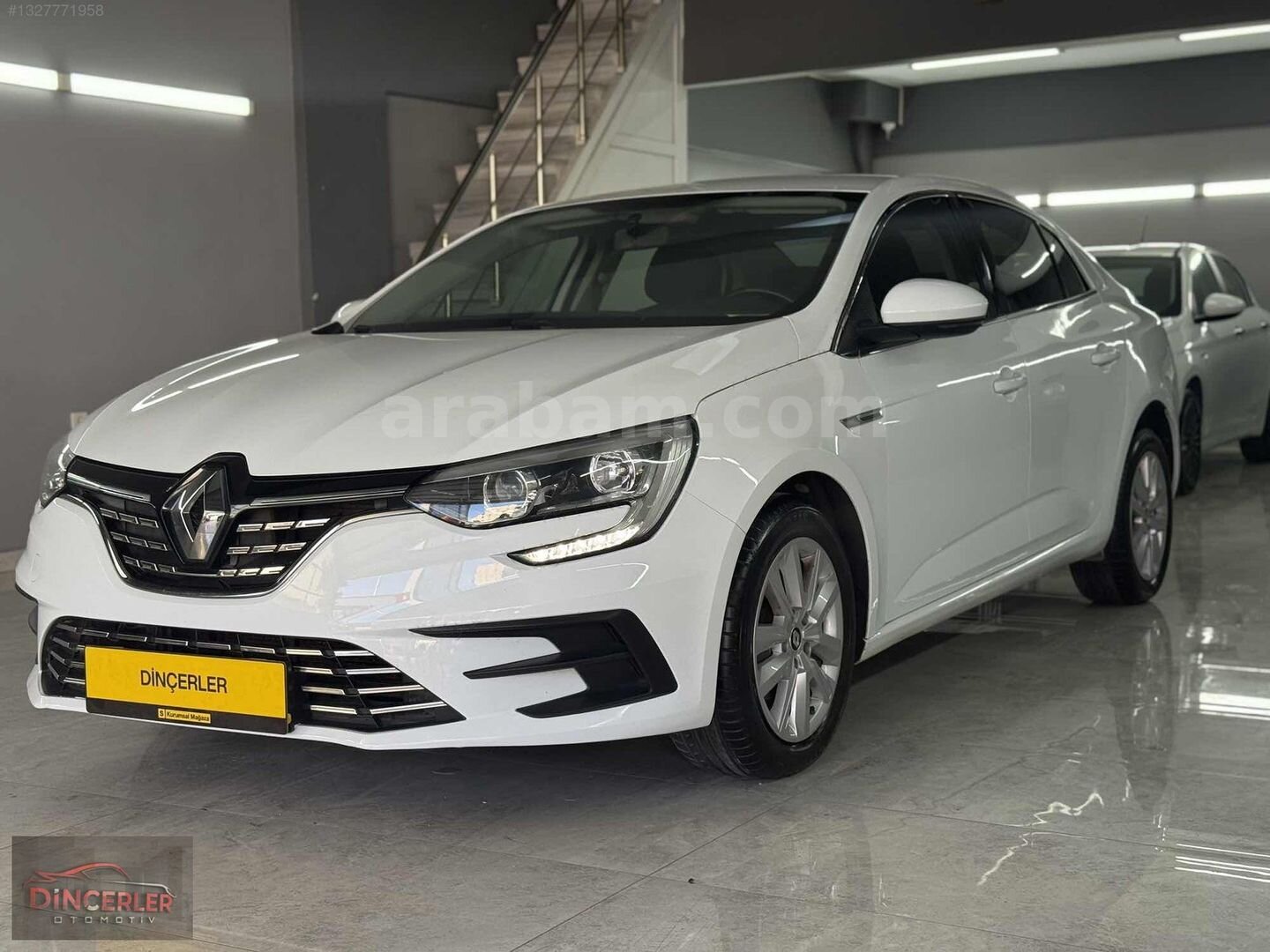 Galeriden Renault Megane 1.3 TCe Joy 2021 Model İstanbul 124.500 km Beyaz 3