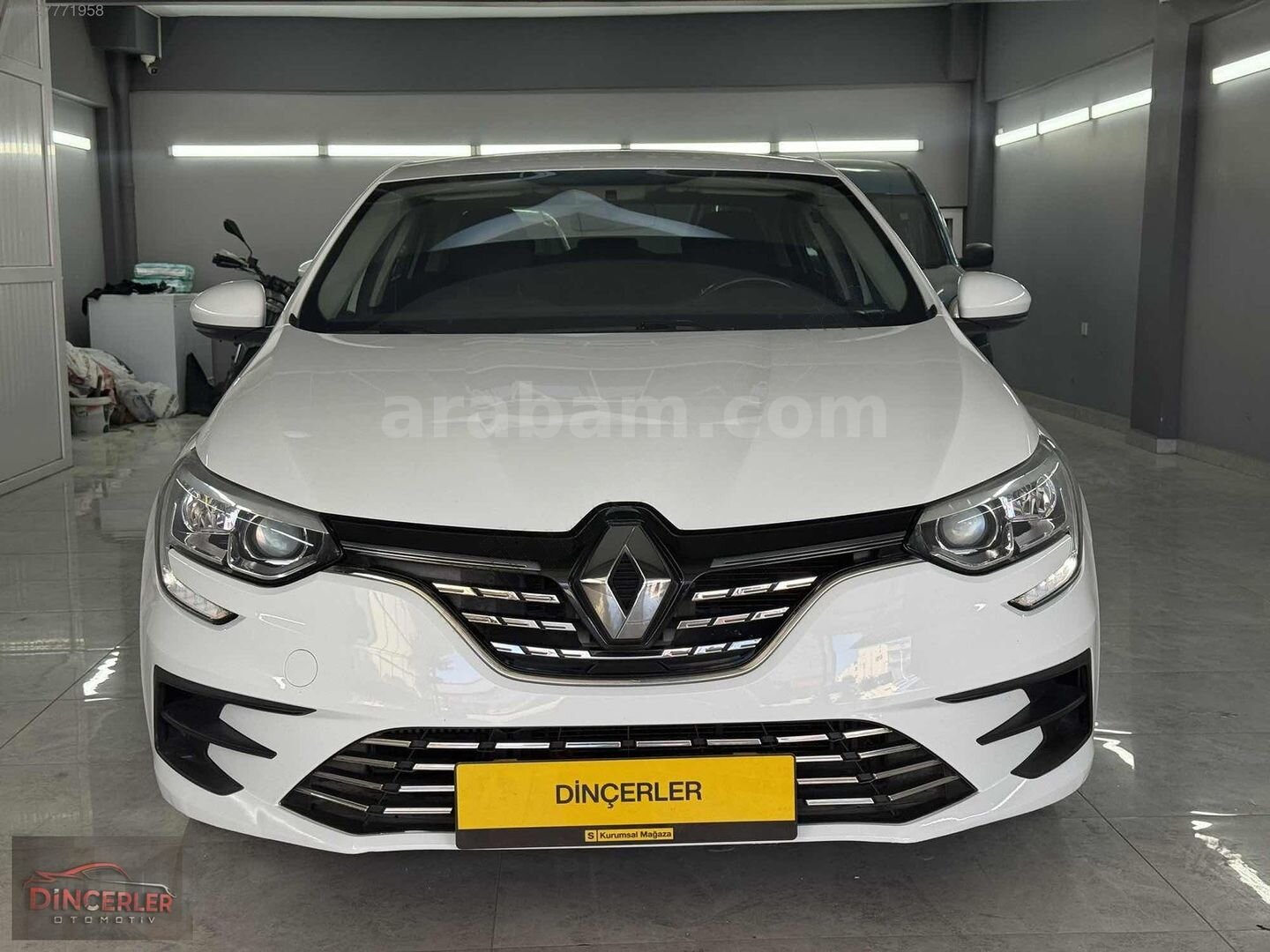 Galeriden Renault Megane 1.3 TCe Joy 2021 Model İstanbul 124.500 km Beyaz 2