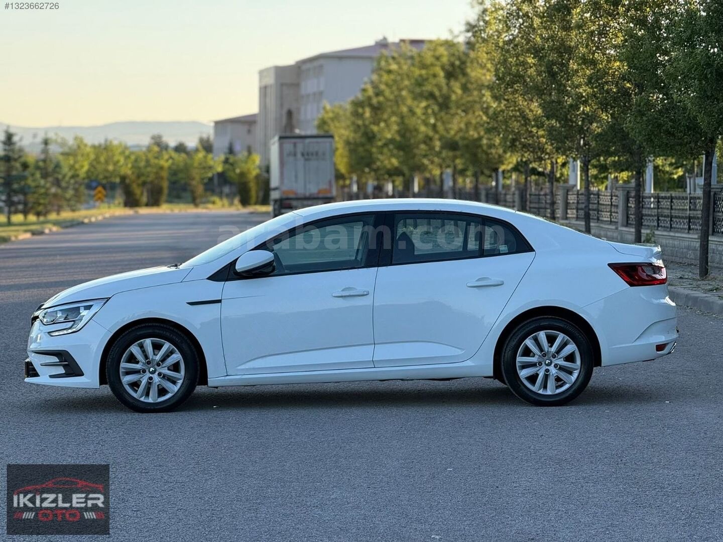 Galeriden Renault Megane 1.3 TCe Joy 2021 Model Sivas 95.000 km Beyaz 3