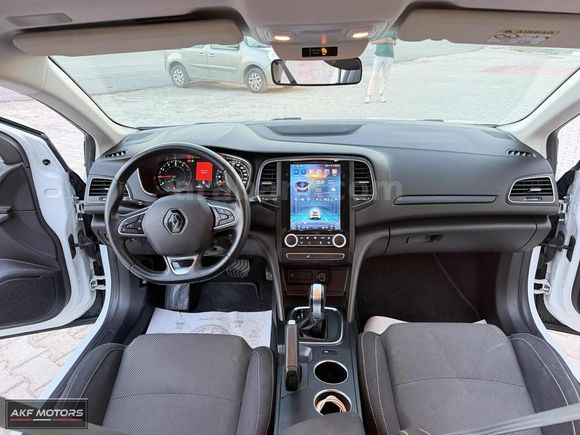 AKF MOTORS'DAN 124 BİN KM 1.3 TCe MEGANE