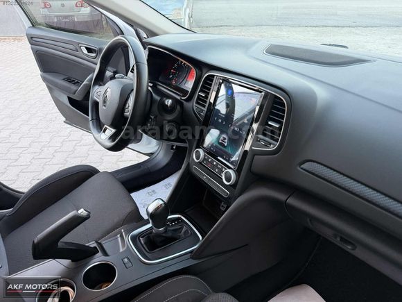 AKF MOTORS'DAN 124 BİN KM 1.3 TCe MEGANE