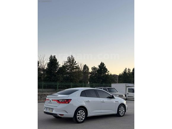 ZEYMİR DEN DÜŞÜK KM MEGANE