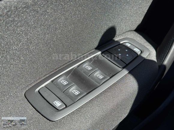 2023 RENAULT MEGANE JOY 1.3TCE 140BG 33.800KM