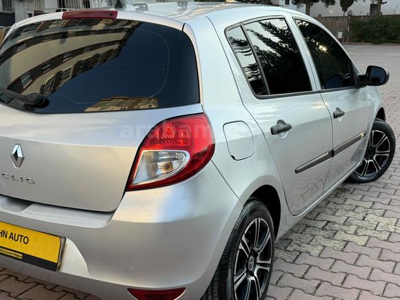 Renault Clio 1.5 dCi Authentique 2010 Model 