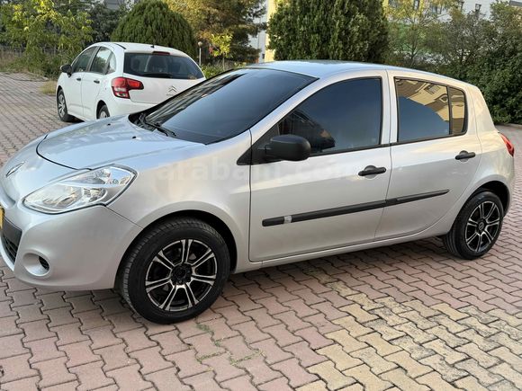 Renault Clio 1.5 dCi Authentique 2010 Model 