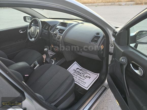 RENAULT MEGAN DYNAMİGUE 1.6 SAFKAN BENZİNLİ
