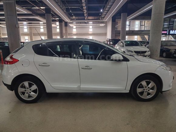 MKA GARAJDAN 195.000KM OTOMATİK MEGANE 3