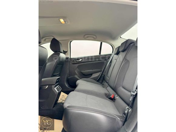 BOYASIZ 2023MEGANE 1.3TCE TOUCH 59.700KM