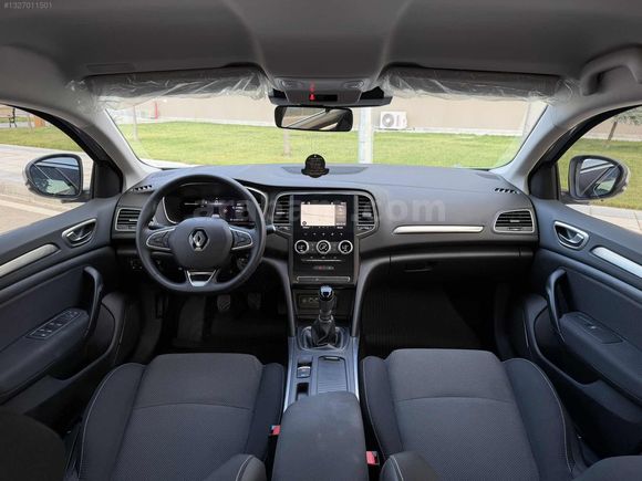 DEĞİŞENSİZ BOYASIZ TRAMERSİZ 2026 MODEL 6.001 BİN KM'DE MEGANE