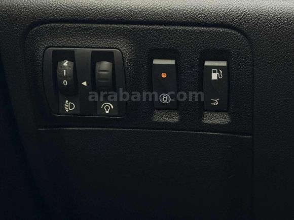 DEĞİŞENSİZ BOYASIZ TRAMERSİZ 2026 MODEL 6.001 BİN KM'DE MEGANE
