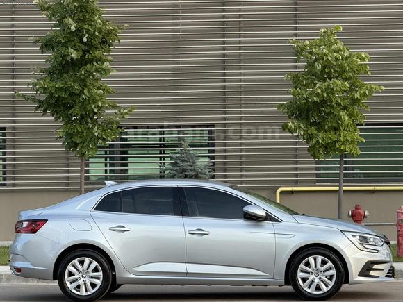 DEĞİŞENSİZ BOYASIZ TRAMERSİZ 2026 MODEL 6.001 BİN KM'DE MEGANE