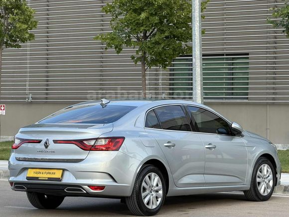 DEĞİŞENSİZ BOYASIZ TRAMERSİZ 2026 MODEL 6.001 BİN KM'DE MEGANE