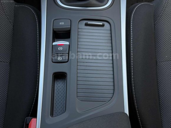 DEĞİŞENSİZ BOYASIZ TRAMERSİZ 2026 MODEL 6.001 BİN KM'DE MEGANE