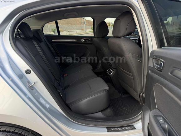 DEĞİŞENSİZ BOYASIZ TRAMERSİZ 2026 MODEL 6.001 BİN KM'DE MEGANE
