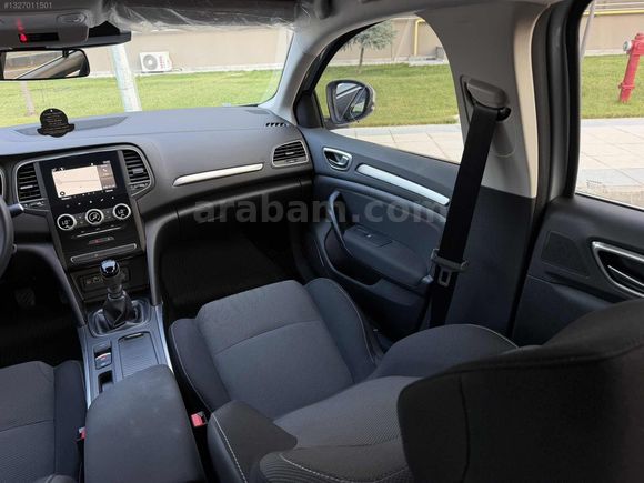 DEĞİŞENSİZ BOYASIZ TRAMERSİZ 2026 MODEL 6.001 BİN KM'DE MEGANE
