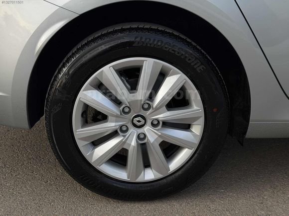 DEĞİŞENSİZ BOYASIZ TRAMERSİZ 2026 MODEL 6.001 BİN KM'DE MEGANE