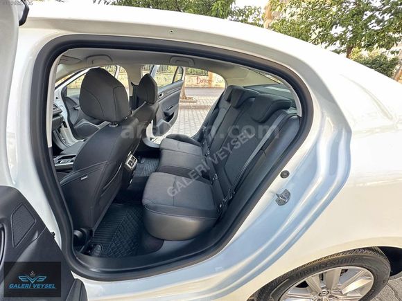 2025 MEGANE 1.3 TCE HATASIZ BOYASIZ