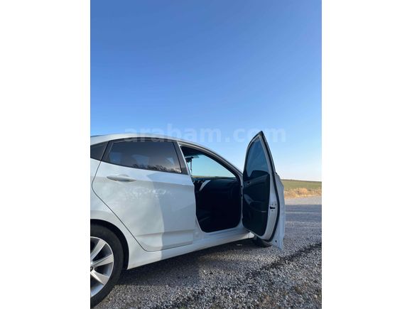 Sahibinden Hyundai Accent Blue 1.6 CRDI Mode Plus 2015 Model 