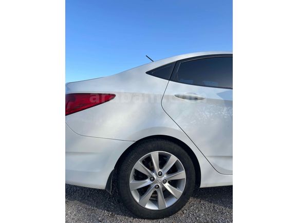 Sahibinden Hyundai Accent Blue 1.6 CRDI Mode Plus 2015 Model 