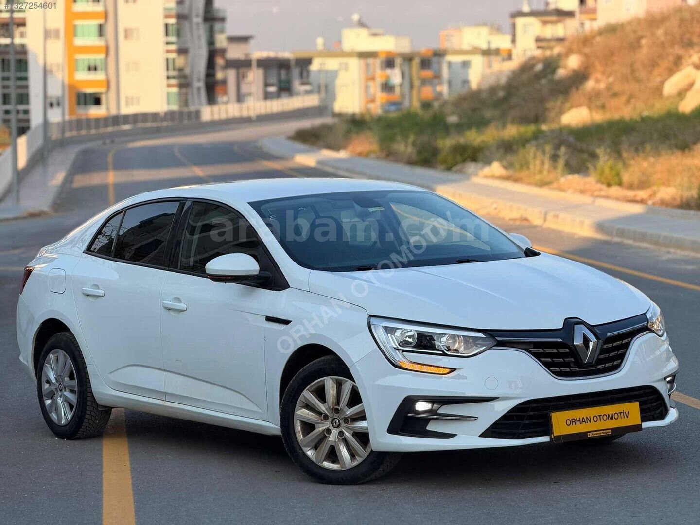 Galeriden Renault Megane 1.3 TCe Joy Comfort 2021 Model Mersin 130.000 km Beyaz 2