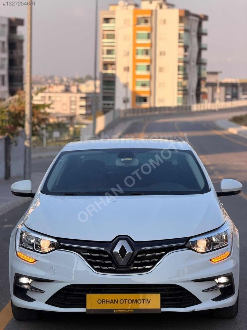 Galeriden Renault Megane 1.3 TCe Joy Comfort 2021 Model Mersin 130.000 km Beyaz 3