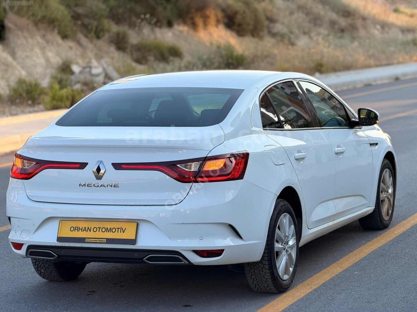 Galeriden Renault Megane 1.3 TCe Joy Comfort 2021 Model Mersin 130.000 km Beyaz 6