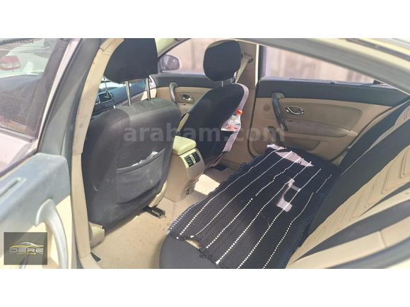 DERE MOTORS'DAN 2012 LATİTUDE 1.5 DCI PRIVILEGE SANRUFLU